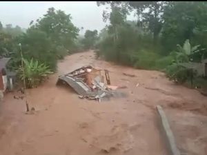 Banjir di OKU Selatan Surut, Warga Mulai Pulang ke Rumah Banjir di OKU Selatan Surut, Warga Mulai Pulang ke Rumah