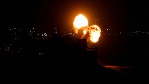 Balas Tembakan Roket, Israel Lancarkan Serangan Udara ke Gaza