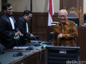 Sidang Putusan Kiagus Emil dan Solihah Ditunda Sidang Putusan Kiagus Emil dan Solihah Ditunda