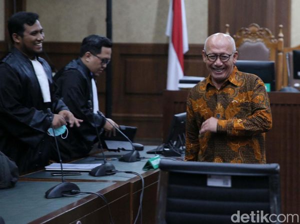 Sidang Putusan Kiagus Emil dan Solihah Ditunda
