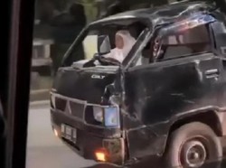 Alasan Polisi Maklumi-Tak Sanksi Emak-emak Nyetir Mobil Tanpa Kaca di Maros