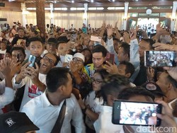 Gibran Tak Sebut Capres yang Didukung, Bebaskan Relawan Jokowi Memilih