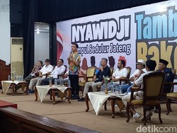 Diteriaki Wapres saat Kumpul Relawan Jokowi, Gibran Malah Ngeri
