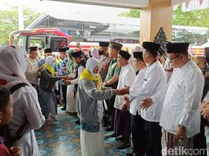 163 Jemaah Haji Gelombang Pertama asal Pacitan Tiba di Kampung Halaman 163 Jemaah Haji Gelombang Pertama asal Pacitan Tiba di Kampung Halaman