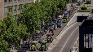 Aksi Petani Konvoi Traktor di Jalanan Madrid, Serukan Bantuan Kekeringan