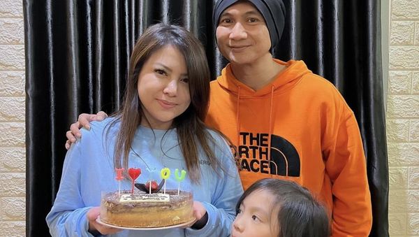 Anji Tak Bisa Tinggalkan Wina, Begini Keromantisan Mereka Saat Makan