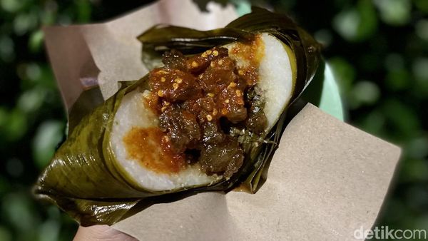 Antre Panjang Demi Bacang Isi Jando yang Kenyal dan Juicy