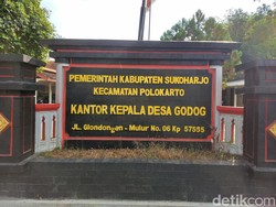 Warga Demo Soroti Dana Desa Godog Sukoharjo, Camat Sebut Sudah Klir