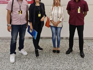 Imigrasi Ngurah Rai Deportasi Bule Portugal yang Overstay Hampir 10 Bulan Imigrasi Ngurah Rai Deportasi Bule Portugal yang Overstay Hampir 10 Bulan