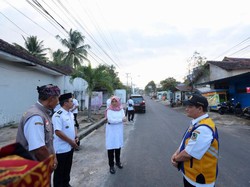 Perbaikan Jalan Antarkecamatan di Banyuwangi Dikebut Bupati Ipuk