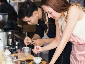Belajar Latte Art hingga Roasting Seharga Segelas Kopi, Daftar di Sini! Belajar Latte Art hingga Roasting Seharga Segelas Kopi, Daftar di Sini!
