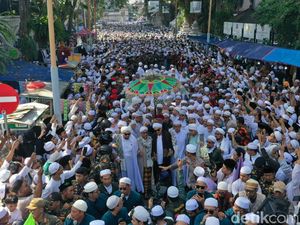 Lautan Manusia Banjiri Puncak Haul Habib Abu Bakar Assegaf Gresik Lautan Manusia Banjiri Puncak Haul Habib Abu Bakar Assegaf Gresik