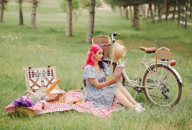 Ilustrasi menyatu dengan alam dapat membuat hidup lebih bahagia / Foto: Pexels.com / Melike Benli