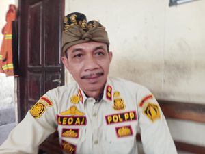 Kisah Menyentuh Kasatpol PP yang Sempat Tolong Kurir Buku Pembobol 9 SD Kisah Menyentuh Kasatpol PP yang Sempat Tolong Kurir Buku Pembobol 9 SD