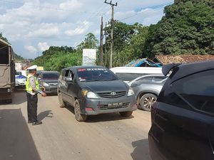Jalinsum Banyuasin Macet Panjang, Ini Penyebabnya
