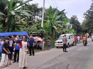 Truk Gagal Nanjak di Lebak Tabrak Pemotor, Satu Orang Tewas