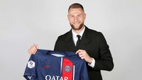 Milan Skriniar masih berstatus pemain Paris Saint-Germain. Namun, mantan pemain Inter Milan itu sangat minim kesempatan bermain di musim ini. (Foto: dok. PSG)