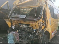 Ringsek! Begini Kondisi Minibus Elf Maut Tewaskan 2 Orang di Tol Sragen