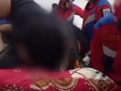 Momen Dramatis Remaja Jaktim Obesitas 230 Kg Dievakuasi ke RS