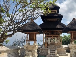 Palinggih Pura Uluwatu Tuntas Diperbaiki Setelah Disambar Petir