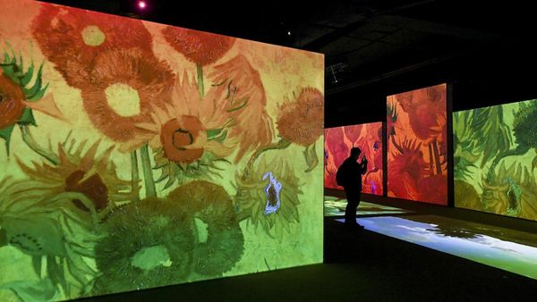 Menikmati Pameran Van Gogh Alive di Jakarta