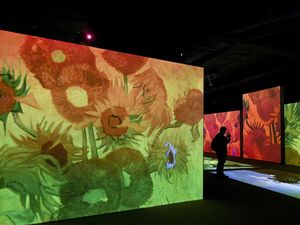 Menikmati Pameran Van Gogh Alive di Jakarta