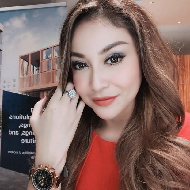 Penampilan terbaru Virnie Ismail/Foto: Instagram.com/@virnie_ismail Penampilan terbaru Virnie Ismail/Foto: Instagram.com/@virnie_ismail