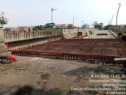 Pagar Jembatan Marunda yang Ambrol Mulai Diperbaiki