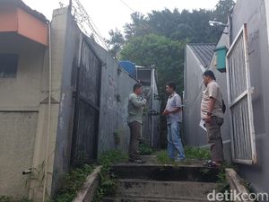 Olah TKP Ulang Kasus Pembunuhan Noven, Polisi Susuri Gang Sekitar Kos Korban Olah TKP Ulang Kasus Pembunuhan Noven, Polisi Susuri Gang Sekitar Kos Korban
