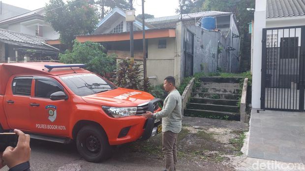 Polresta Bogor Kota melakukan olah TKP ulang di lokasi pembunuhan Noven, Kamis (6/7/2023) sore. Siswi SMK itu dibunuh pada 2019 silam.