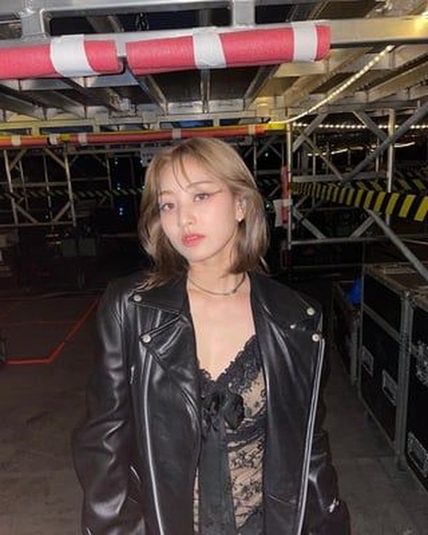 Potret Jihyo setelah menampilkan lagu Nightmare