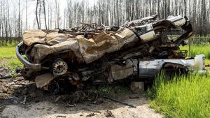 Penampakan Mobil Jadi Rongsokan Gegara Kebakaran Hutan di Kanada