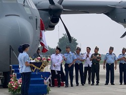 Menhan Prabowo Serahkan Pesawat Super Hercules C-130J ke TNI AU