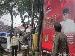 Sejumlah Baliho Politik Diturunkan Satpol PP dan Bawaslu Kota Malang