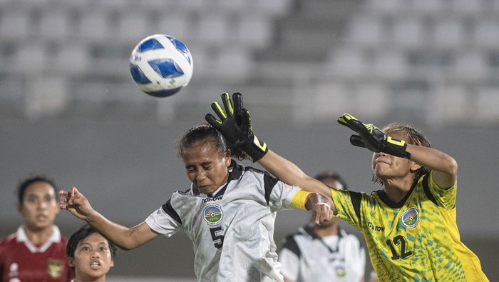 Timnas U-19 Wanita Indonesia bermain gemilang saat menghadapi Timnas Timor Leste pada Piala AFF U-19 Wanita 2023, di Stadion Gelora Sriwijaya Jakabaring (GSJ) Palembang, Sumatera Selatan, Rabu (05/07/2023). Indonesia menang dengan skor 7-0.