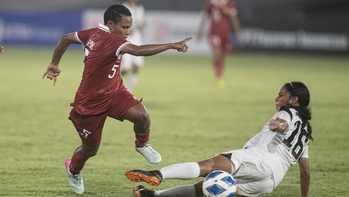 Tampil Gemilang, Timnas Wanita Indonesia U-19 Cukur Timor Leste 7-0 Timnas U-19 Wanita Indonesia bermain gemilang saat menghadapi Timnas Timor Leste pada Piala AFF U-19 Wanita 2023, di Stadion Gelora Sriwijaya Jakabaring (GSJ) Palembang, Sumatera Selatan, Rabu (05/07/2023). Indonesia menang dengan skor 7-0.
