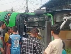 Kronologi Bus Trans Metro Deli Terbalik di Medan