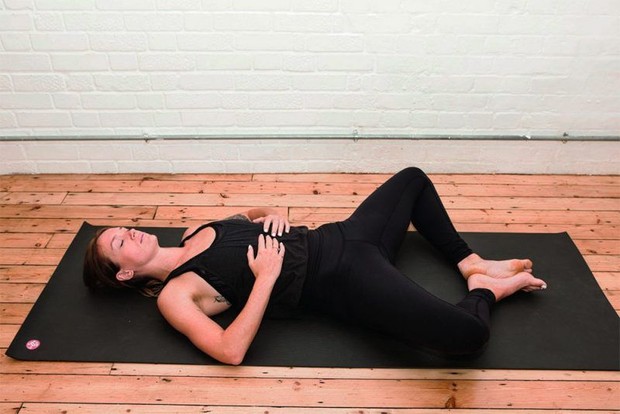 Akhirnya yoga dengan gerakan yang ringan-ringan.