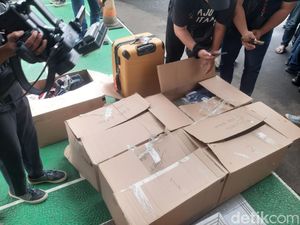 Venna Melinda Ekspos Pengembalian Barang Ferry Irawan, Eks Mertua: Pansos! Venna Melinda Ekspos Pengembalian Barang Ferry Irawan, Eks Mertua: Pansos!