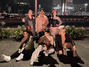 Flash Runway di Bundaran HI Pamerkan Gaya Busana Classy-Edgy