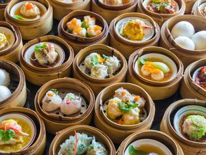 5 Tempat Makan Dimsum AYCE di Bandung, Mulai Rp 69 Ribuan Saja! 5 Tempat Makan Dimsum AYCE di Bandung, Mulai Rp 69 Ribuan Saja!