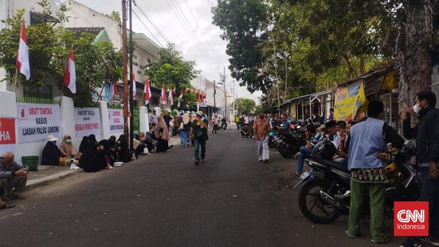 Aksi People Power di Solo sepi peserta. Aksi tersebut digelar di depan Gedung Umat Islam, Jalan Kartopuran, Kelurahan Jayengan, Kecamatan Serengan, Solo, Jumat (7/7).