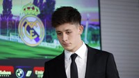 Pemain baru Real Madrid, Arda Guler alami cedera meniskus,  jenis cedera yang terjadi pada tulang rawan lutut. Guler akan absen selama dua bulan (Reuters)