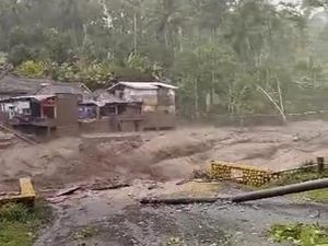 Jembatan Penghubung Malang-Lumajang Putus Diterjang Lahar Dingin Semeru