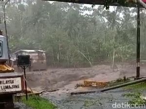 3 Jembatan di Lumajang Putus Dihajar Banjir Lahar Dingin Semeru 3 Jembatan di Lumajang Putus Dihajar Banjir Lahar Dingin Semeru