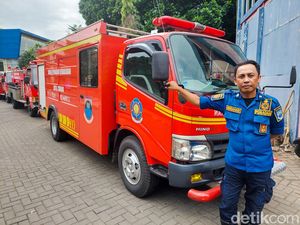Cerita Indrahadi Nyaris Kehilangan Nyawa 2 Kali Saat Padamkan Api Cerita Indrahadi Nyaris Kehilangan Nyawa 2 Kali Saat Padamkan Api