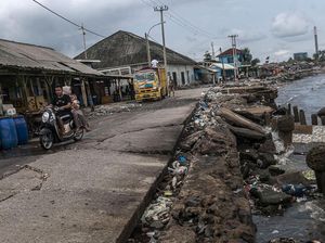 Dermaga di Teluk Labuan Rusak Diterjang Gelombang Tinggi
