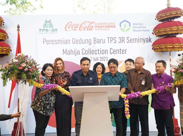 Gedung Penampungan dan Pemilahan Sampah di TPS 3R Seminyak Diresmikan