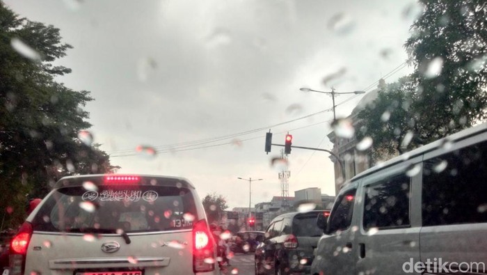 Hujan di Surabaya Hujan di Surabaya