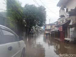 Jalan Kemang Utara IX Jaksel Terendam Banjir, Kendaraan Tak Bisa Lewat